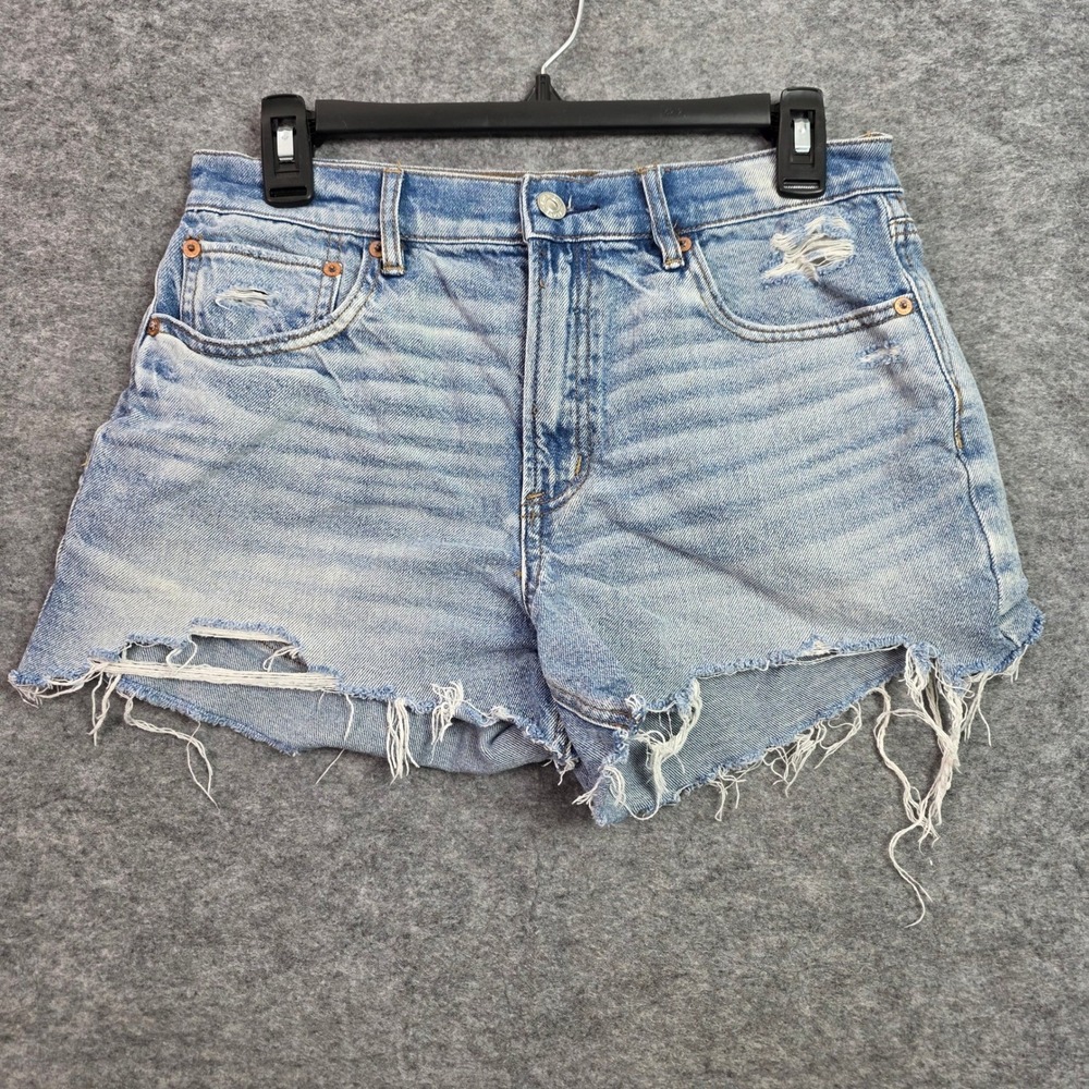 American Eagle Relaxed Short Womens 6 Light Wash Distressed Raw Hem Strigid